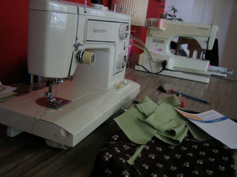 2 sewing machines